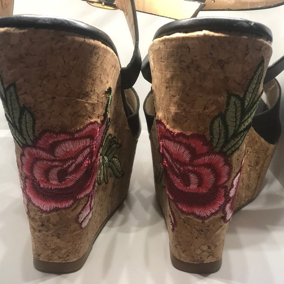 Black Leather strap  Flower Embroidery Print Cork Wedge Like New - Picture 8 of 13